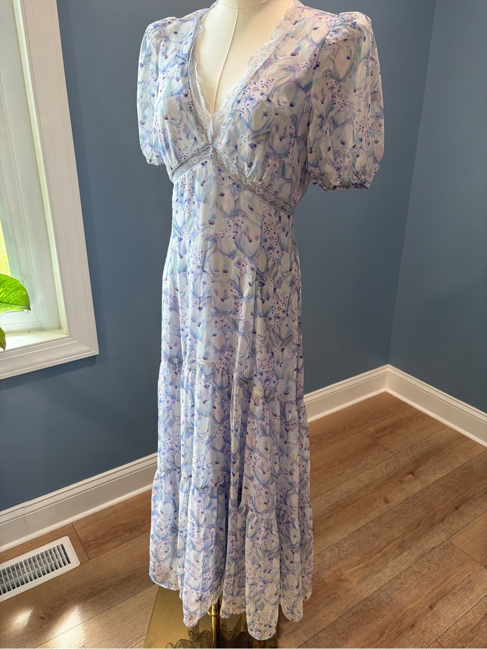 ASTR The Label Lavender Floral Tiered Midi Dress Small - Picture 2 of 9